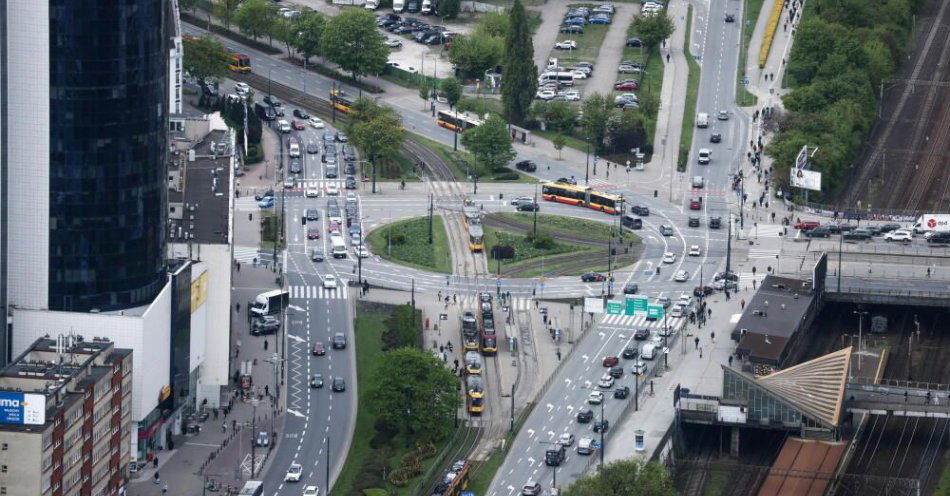 zdjęcie: Od soboty kolejny etap remontu placu Zawiszy, tramwaje nie będą kursowały Al. Jerozolimskimi / fot. PAP