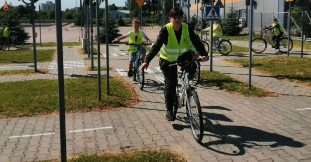 Policjanci egzaminowali młodych rowerzystów