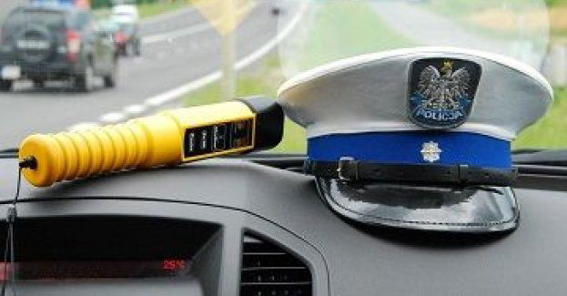 Skuteczna akcja Trzeźwość. Policjanci zatrzymali dwóch pijanych kierowców, w tym jednego z dożywotnim zakazem prowadzenia pojazdów