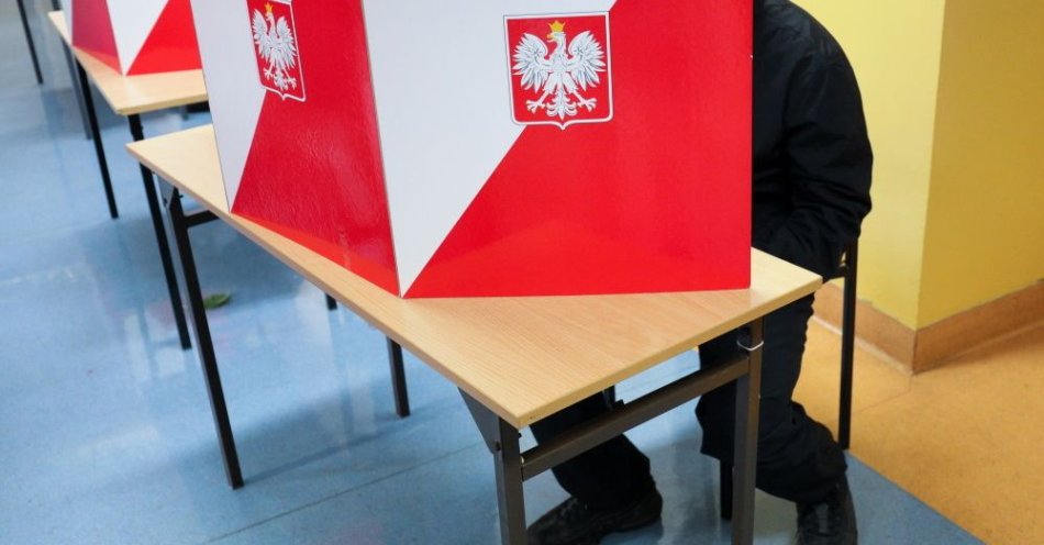 zdjęcie: Rafał Trzaskowski – 29,34 proc., Karol Nawrocki - 27,25 proc. / fot. PAP