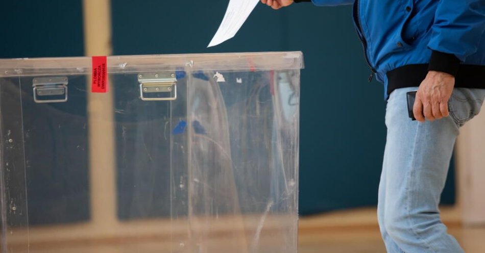 zdjęcie: Rafał Trzaskowski 35,06 proc. głosów; Karol Nawrocki 20,86 proc. / fot. PAP