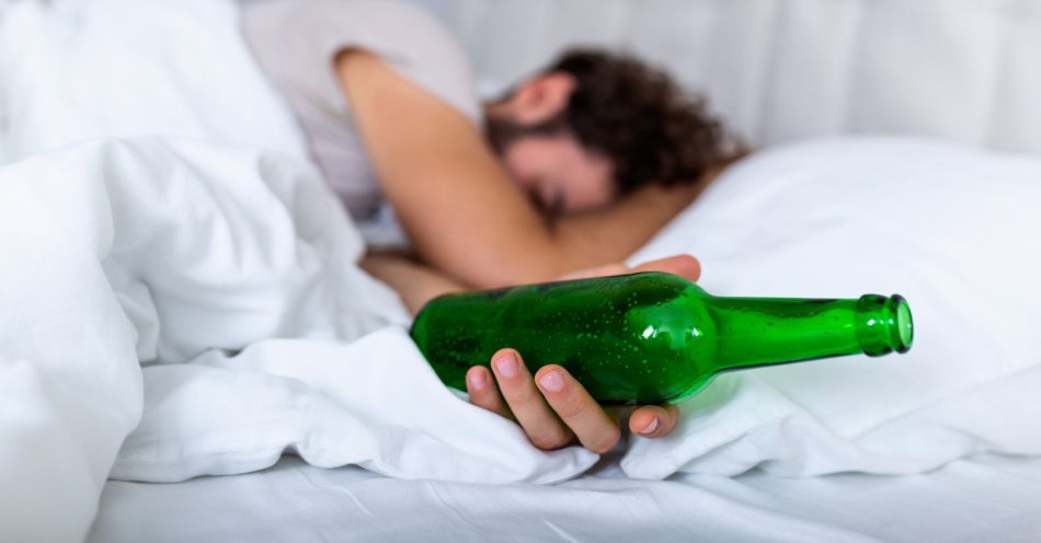 zdjęcie: Włamał się do mieszkania kobiety, ukradł pieniądze, kupił alkohol i zasnął / v17108648