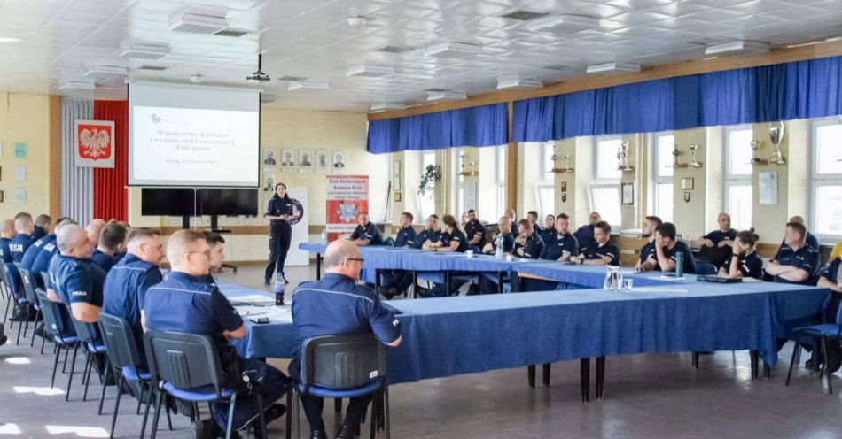 zdjęcie: Etyka zawodowa policjanta i zagrożenia korupcją w Policji. Szkolenia dla elbląskich policjantów / fot. KMP w Elblągu