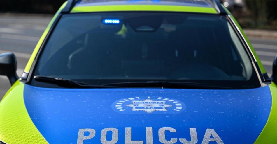 zdjęcie: Rozbity przez policję gang mógł sprzedać nawet milion nielegalnych e-papierosów / Rzeszów, 01.03.2026. Policyjny radiowóz w Rzeszowie, 1 bm. PAP/Darek Delmanowicz