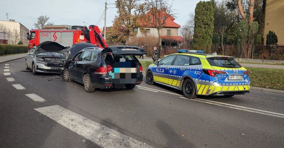 zdjęcie: Kolizja na skrzyżowaniu 11 Listopada i Leśnej w Jastrzębiu / fot. KMP w Jastrzębiu Zdroju