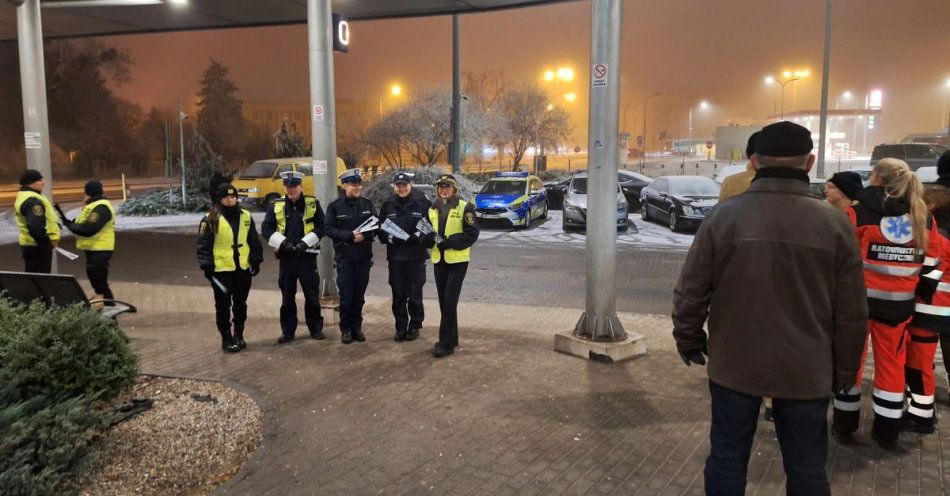 zdjęcie: Razem zaświeciliśmy przykładem / fot. KMP w Toruniu