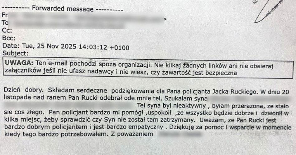 zdjęcie: Matka dziękuje dyżurnemu za empatię i szybkie działania / fot. KP Metra Warszawskiego