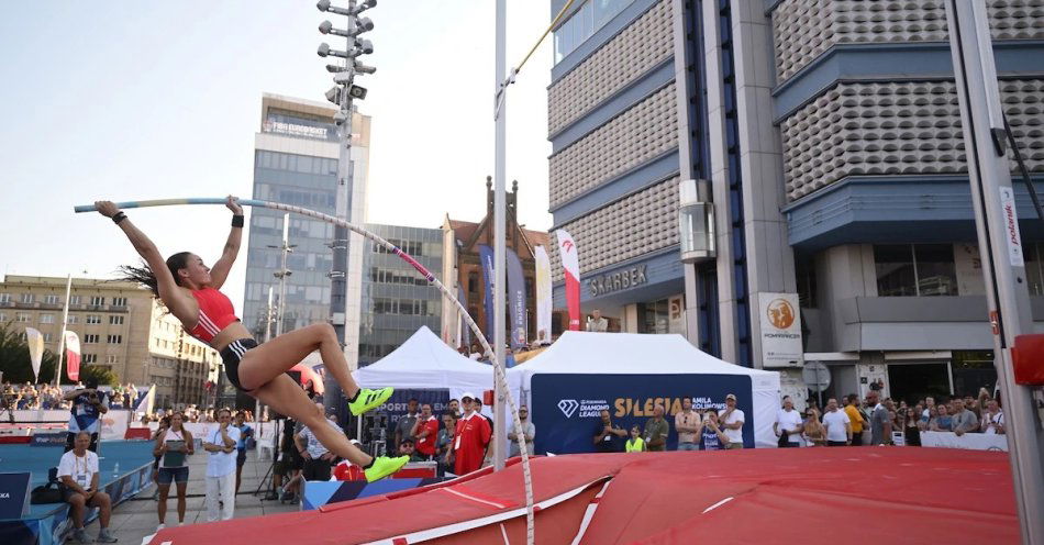 zdjęcie: Rozgrzewka przed świętem! Zobaczcie lekkoatletykę na rynku w Katowicach / fot. nadesłane