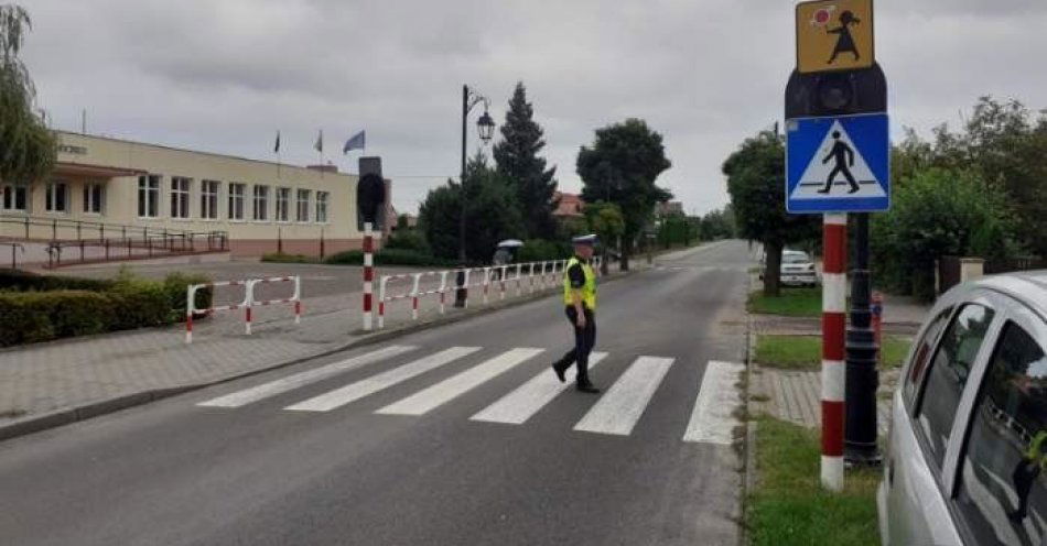 zdjęcie: Czy twoje dziecko bezpiecznie dotrze do szkoły? Aleksandrowscy policjanci już to sprawdzili / fot. KPP Aleksandrów