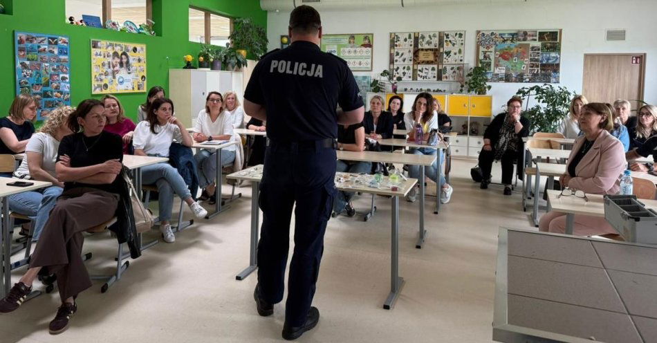 zdjęcie: Spotkanie policjantów z nauczycielami / fot. KMP w Radomiu