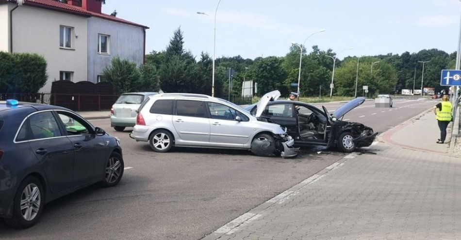 zdjęcie: Nieustąpienie pierwszeństwa przyczyną zderzenia pojazdów / fot. KMP Zamość