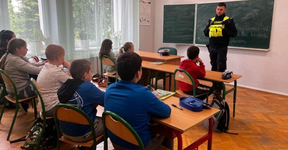 zdjęcie: Egzamin na kartę rowerową pod okiem łowickich policjantów / fot. KPP w Łowiczu