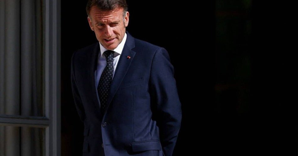 zdjęcie: Emmanuel Macron doktorem honoris causa Uniwersytetu Gdańskiego / epa12874866 Prezydent Francji Emmanuel Macron podchodzi, aby powitać Cécile Kohler i Jacques Paris, dwóch obywateli Francji uwolnionych przez Iran po trzech i pół roku przetrzymywania w areszcie, w Pałacu Elizejskim w Paryżu, Francja, 8 kwietnia 2026 roku. EPA/TOM NICHOLSON / POOL  MAXPPP OUT
Dostawca: PAP/EPA.