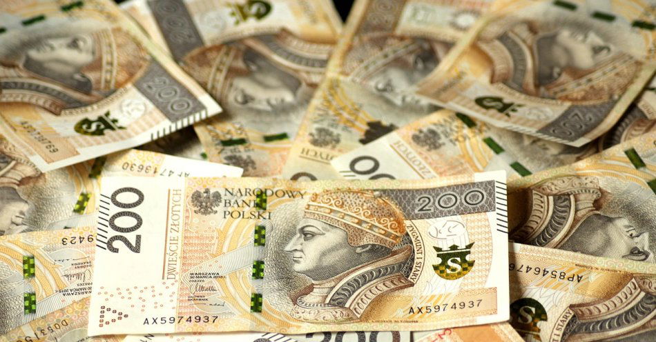 zdjęcie: Przechodnie zbierali rozsypane banknoty z ulicy - policja prosi o ich zwrot / pixabay/4122079