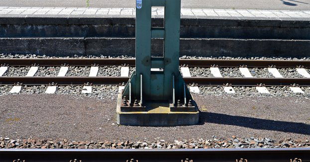 Przywrócony został ruch tramwajowy i autobusowy w Alejach Jerozolimskich, na Marszałkowskiej i Nowym Świecie