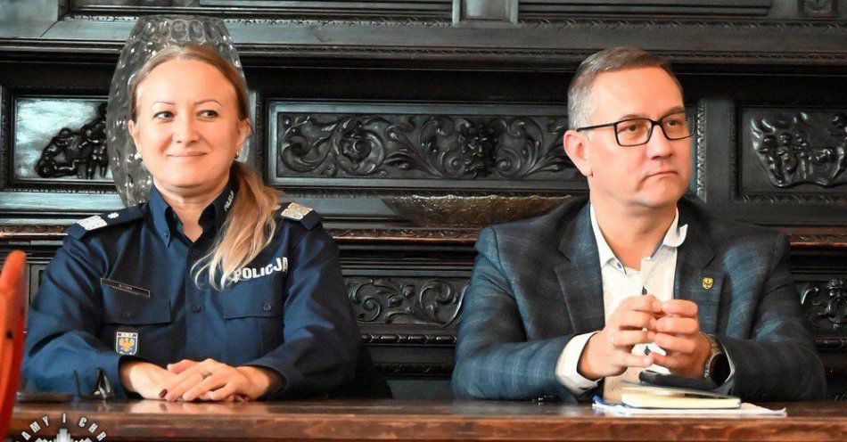 zdjęcie: KPP Brzeg szykuje sztandar. Powstaje komitet społeczny / fot. KPP Brzeg