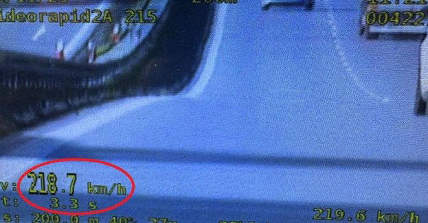 BMW pędziło 218 km/h na A4. Kierowca ukarany mandatem