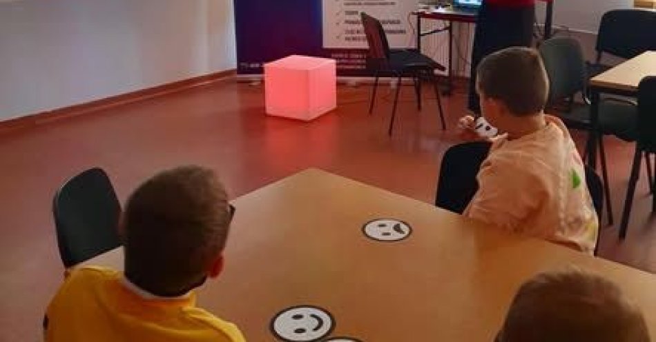 zdjęcie: Szanuj innych w sieci Uczniowie uczą się reagować / fot. KPP Złotów