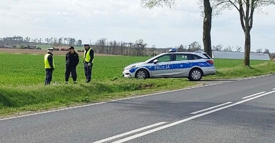 zdjęcie: Komisja lustrowała miejsce wypadku śmiertelnego w Starym Jarużynie / fot. KPP w Nakle nad Notecią