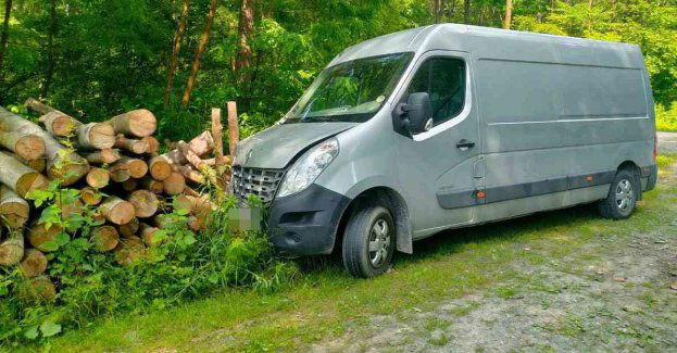 Jazda zakończona na pryzmie drzew