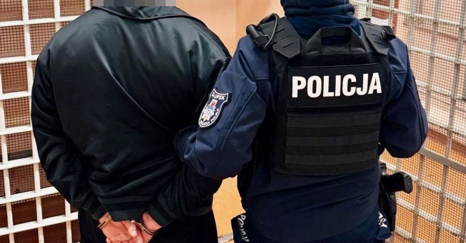 zdjęcie: Policjanci po służbie zatrzymali dwie osoby poszukiwane / fot. KMP w Słupsku