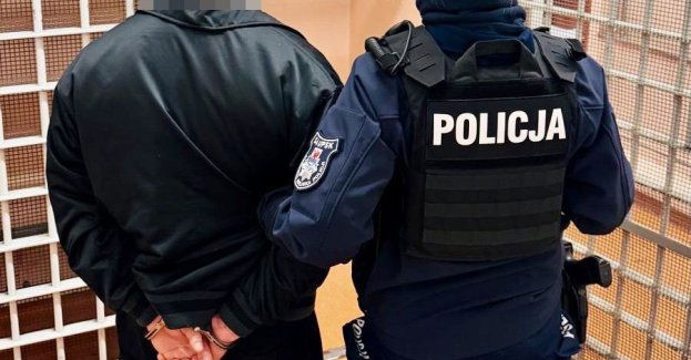 Policjanci po służbie zatrzymali dwie osoby poszukiwane
