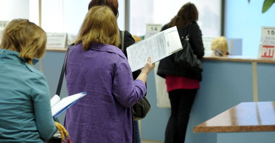 zdjęcie: średnia kwota PIT-u Polaków to 5 tys. zł; wzrost o 42 proc. w dwa lata / fot. PAP