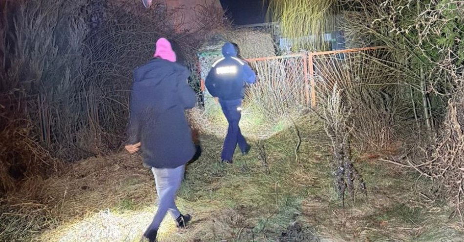 zdjęcie: Policja i pomoc społeczna sprawdzają miejsca pobytu bezdomnych / fot. KPP w Nakle nad Notecią