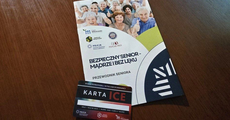 zdjęcie: Mikołów policjant radzi seniorom jak chronić oszczędności / fot. KPP w Mikołowie