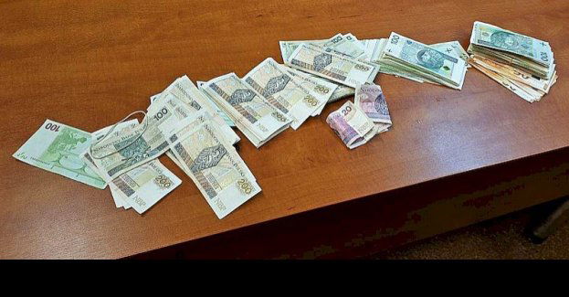 Puccy policjanci zatrzymali 16-letnich „odbieraków” za oszustwa „na wypadek”.