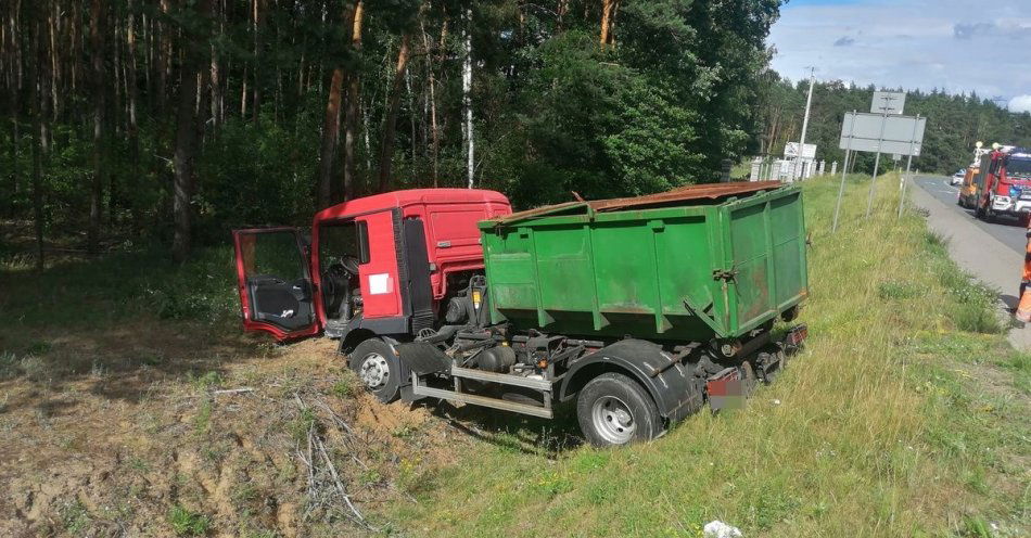 zdjęcie: Skręcając w lewo zderzył się z ciężarówką / fot. KPP w Wyszkowie