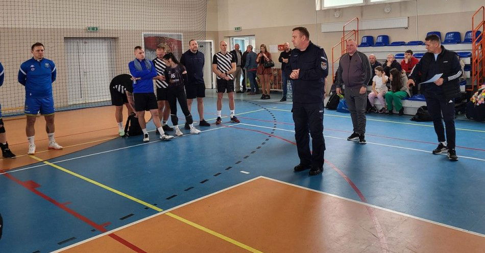 zdjęcie: Inowrocław zwycięzcą Turnieju Piłki Siatkowej w Radziejowie / fot. KPP w Radziejowie