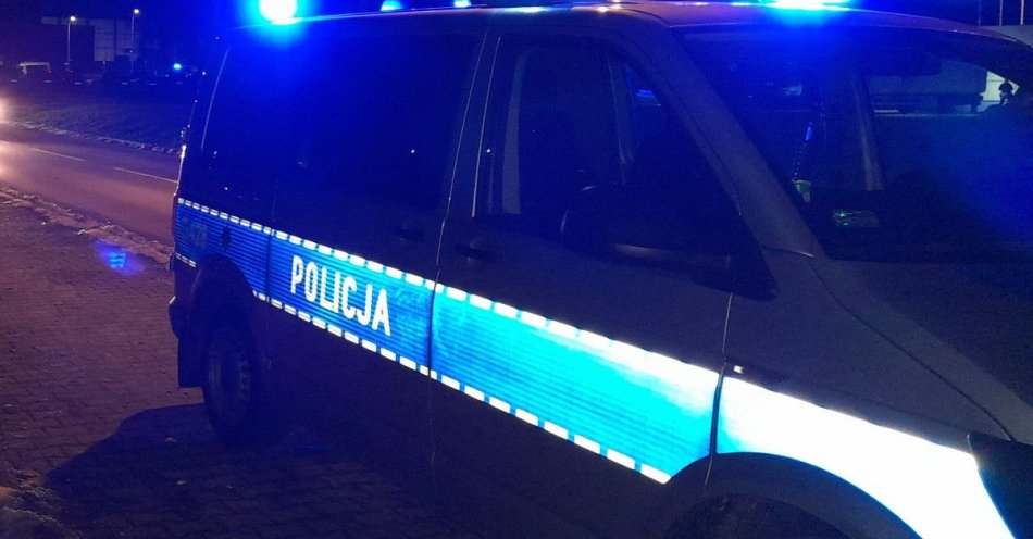 zdjęcie: Mieszkanka uratowała mężczyznę przed zamarznięciem / fot. KMP w Oświęcimiu