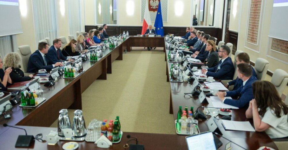 zdjęcie: Rada Ministrów przyjęła projekt wliczający umowy cywilnoprawne do stażu pracy / fot. PAP