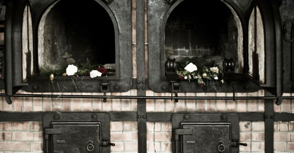 zdjęcie: Muzeum Auschwitz podda konserwacji ruiny krematorium w b. Birkenau / v32431166