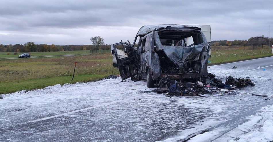 zdjęcie: Tragiczny wypadek na DK10 w Lubaszczu: dwie osoby nie żyją / fot. KPP w Nakle nad Notecią