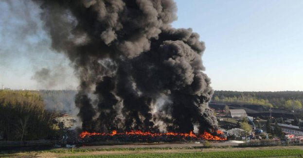 Tymczasowy areszt dla podejrzanego o podpalenie składowiska opon w Koninie