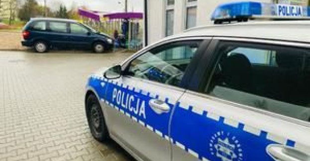 O krok od tragedii. Kobieta wjechała w butle z gazem.