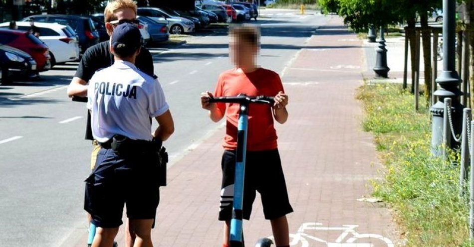zdjęcie: Kierujący hulajnogą elektryczną ukarany mandatami na kwotę 7,5 tys. złotych / fot. KMP w Sopocie