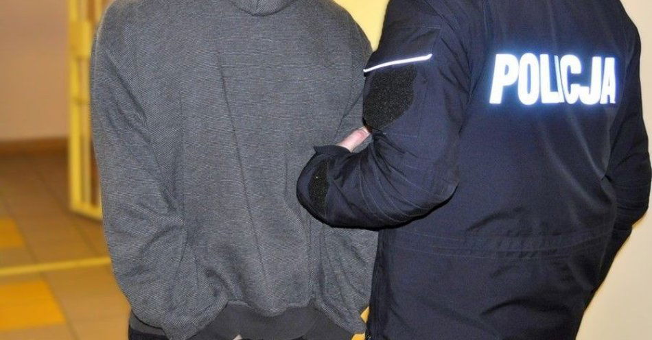 zdjęcie: Narkotyki w lodówce. Dzielnicowi zatrzymali 29-latka / fot. KPP w Starogardzie Gdańskim