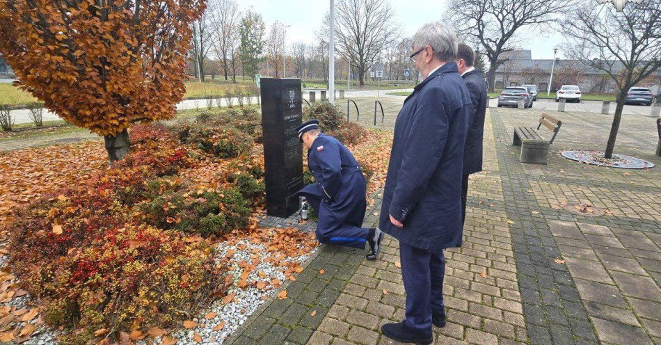 zdjęcie: Bieruńsko lędziński powiat uczcił 107 rocznicę Niepodległości / fot. KPP w Bieruniu