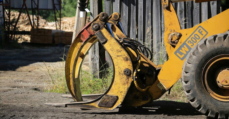 zdjęcie: 77-letek uderzył w koparko- ładowarkę, 35-latek jechał busem na samej feldze, 17-latek przewoził pasażerów – to zatrzymani, kierujący w stanie nietrze / pixabay/6933426