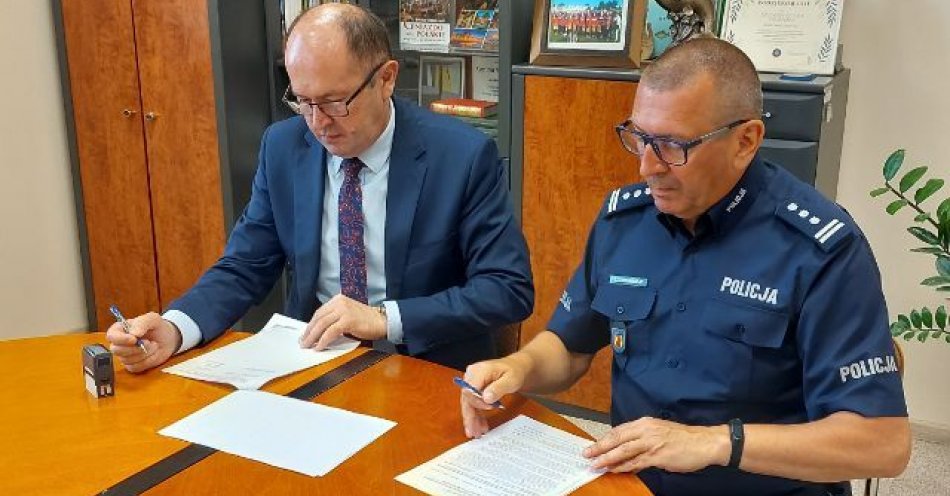 zdjęcie: Porozumienie na patrole ponadnormatywne / fot. KPP w Bełchatowie