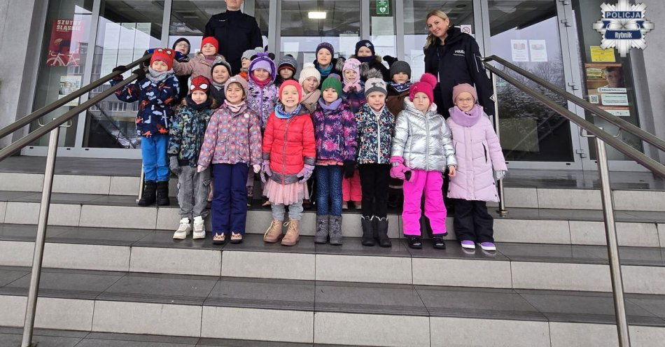 zdjęcie: Przedszkolaki w rybnickiej komendzie uczyły się o pracy policjantów / fot. KMP w Rybniku