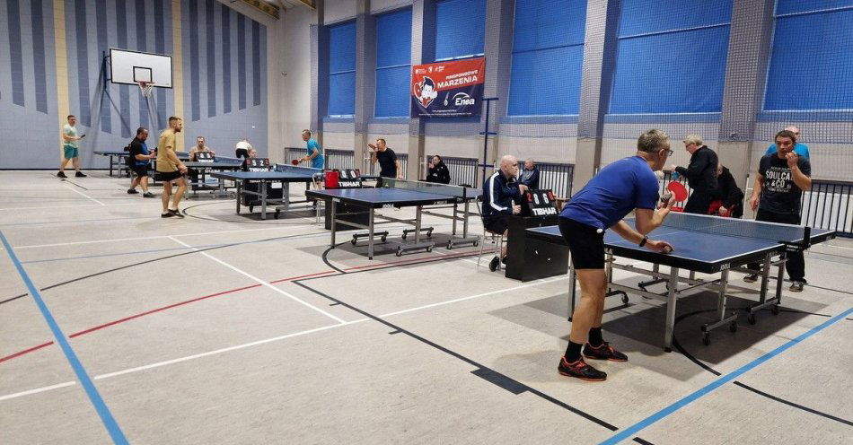 zdjęcie: II Turniej Tenisa Stołowego Służb Mundurowych promował policję / fot. KPP Pleszew