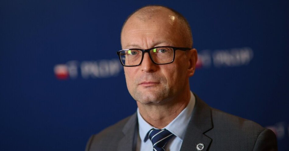 zdjęcie: Szef MSWiA przyjął wniosek o dymisję szefa Centralnego Biura Zwalczania Cyberprzestępczości / Warszawa, 19.11.2025. Komendant Centralnego Biura Zwalczania Cyberprzestępczości Adam Cieślak podczas ogólnopolskiej konferencji \