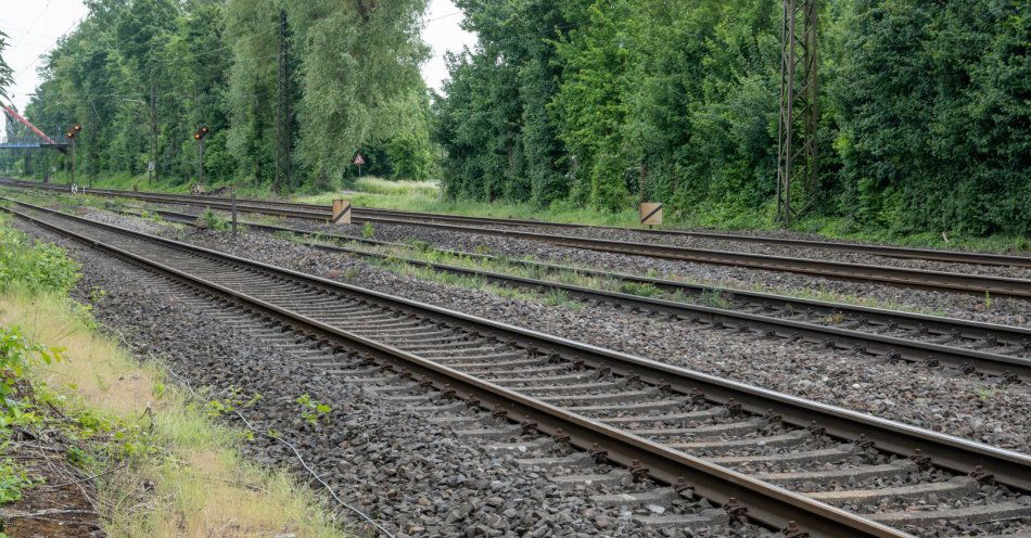 zdjęcie: PKP PLK zawarły umowę z wykonawcą dokumentacji rewitalizacji linii Bielsko-Biała - Skoczów / v8530926