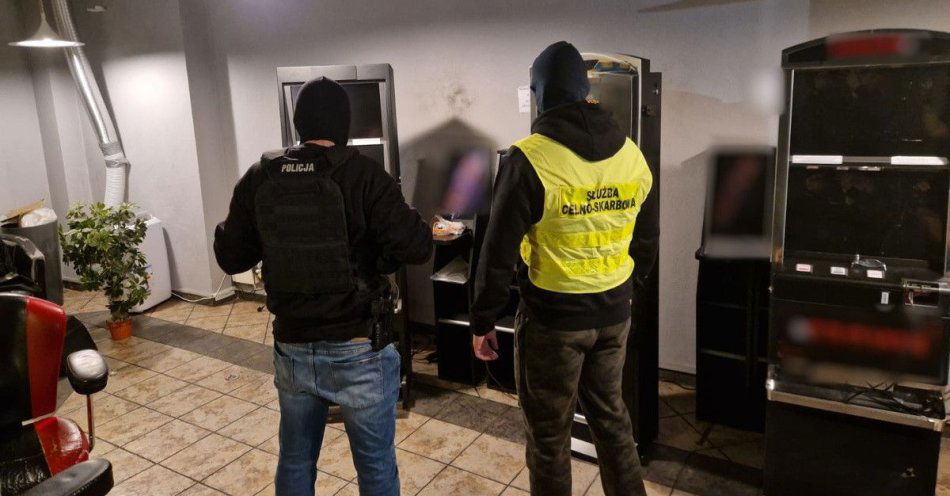 zdjęcie: Kolejne nielegalne automaty zabezpieczone w powiecie / fot. KPP w Lubaniu