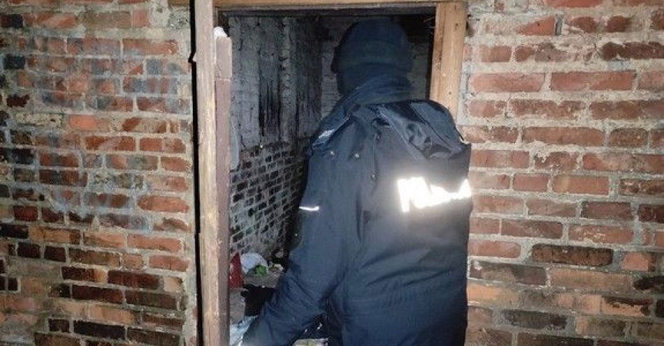 zdjęcie: Zimno zabija Reaguj i dzwoń 112 gdy ktoś jest zagrożony / fot. KPP w Sieradzu