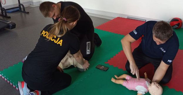 Strażacy szkolą policjantów z pierwszej pomocy